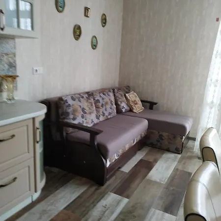 On Velyka Arnauts'ka Str *